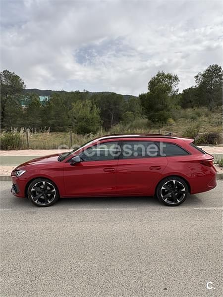Usado Cupra Leon 150 CV (110 kW) 2023 Rojo Familiar