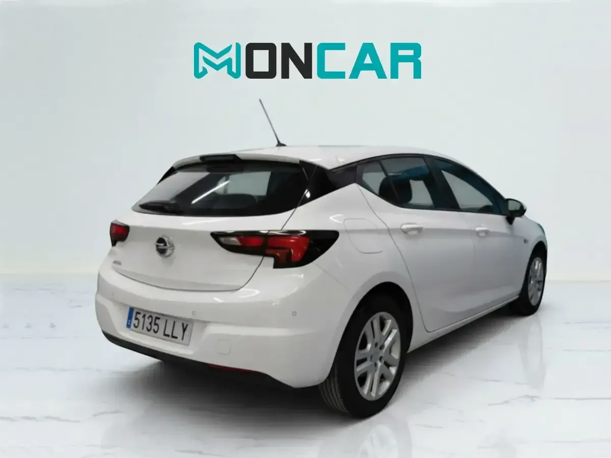 Usado Opel Astra Edition 105 CV (77 kW) 2020 Blanco Berlina