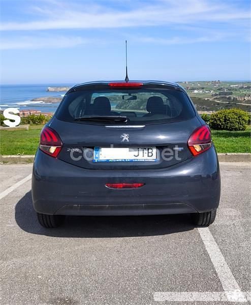 Usado Peugeot 208 Active 100 CV (73 kW) 2016 Gris / plata Utilitario