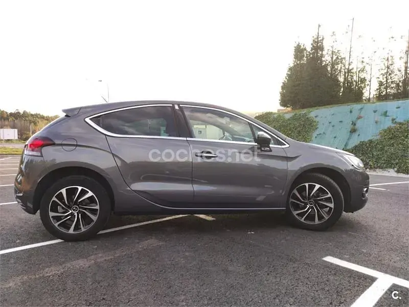 Usado DS Automobiles DS4 Style 120 CV (88 kW) 2017 Gris / plata Berlina