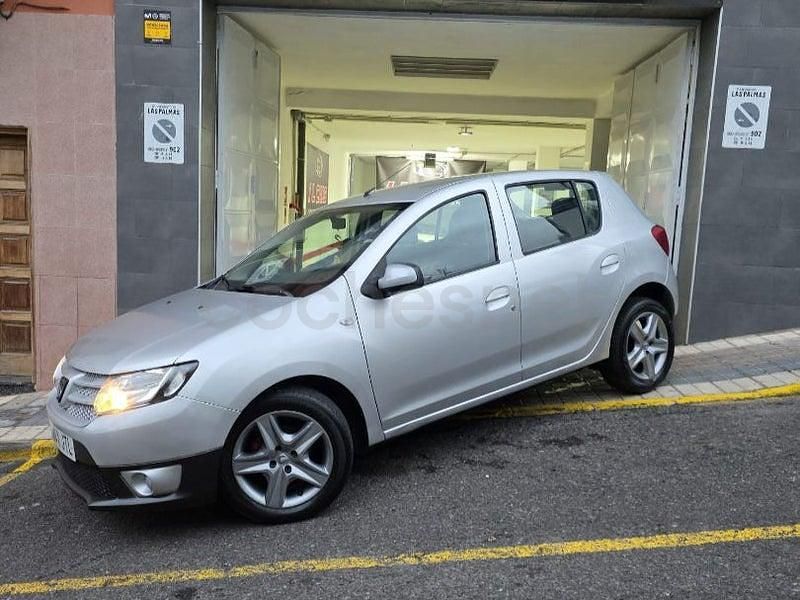 Usado Dacia Sandero Base 75 CV (55 kW) 2016 Gris / plata Berlina