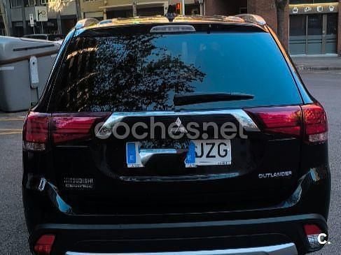 Usado Mitsubishi Outlander Motion 150 CV (110 kW) 2017 Negro SUV