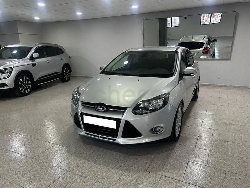 Usado Ford Focus Titanium 125 CV (91 kW) 2013 Gris / plata Berlina