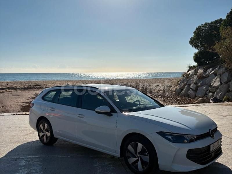 Blanco Nuevo 2025 VW Passat Familiar | 41.499 € (Precio justo) - Imagen 1/4