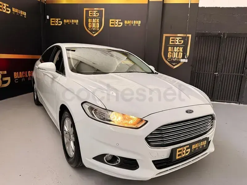 Usado Ford Mondeo Trend 120 CV (88 kW) 2016 Blanco Berlina