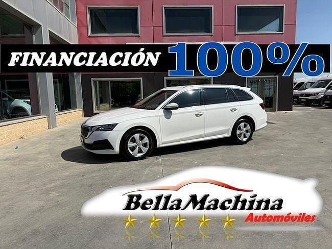 Blanco Usado 2021 Skoda Octavia Ambition Familiar | 14.450 € (Un poco caro) - Imagen 1/4