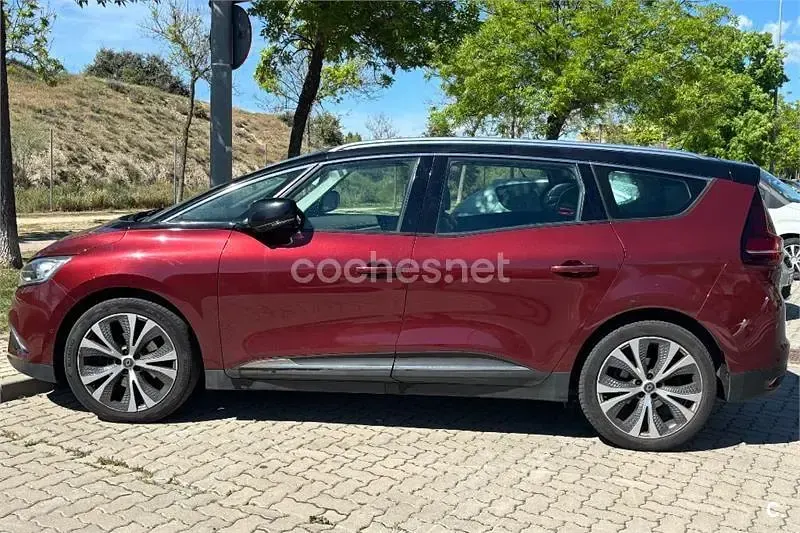 Usado Renault Grand Scénic IV Zen 130 CV (95 kW) 2017 Granate Monovolumen
