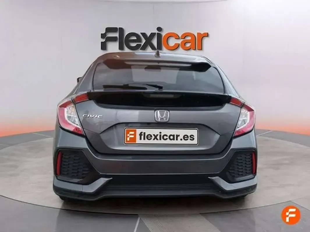 Usado Honda Civic Comfort 126 CV (92 kW) 2019 Gris Utilitario