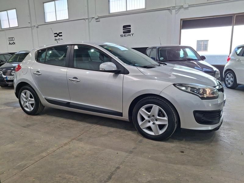 Usado Renault Mégane III Business 95 CV (69 kW) 2014 Gris