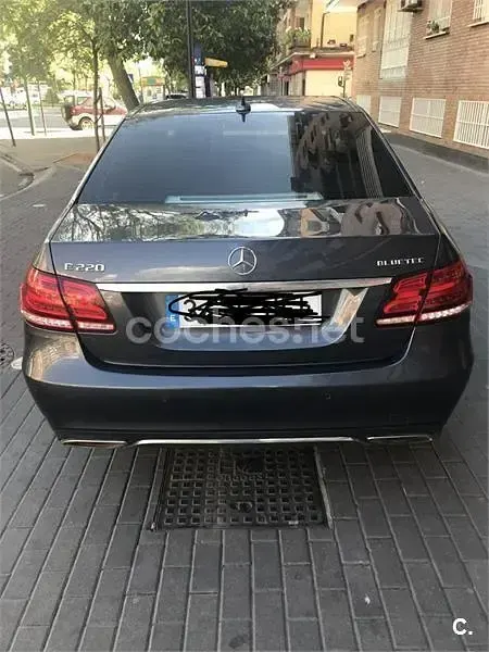 Usado Mercedes E220 Avantgarde 170 CV (125 kW) 2015 Gris / plata Berlina