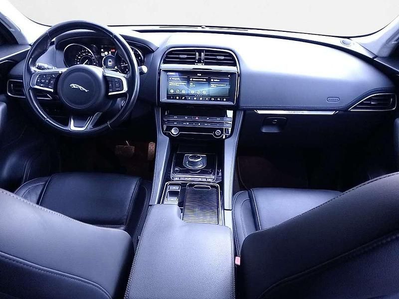 Usado Jaguar F-Pace Prestige 180 CV (132 kW) 2020 Rojo SUV