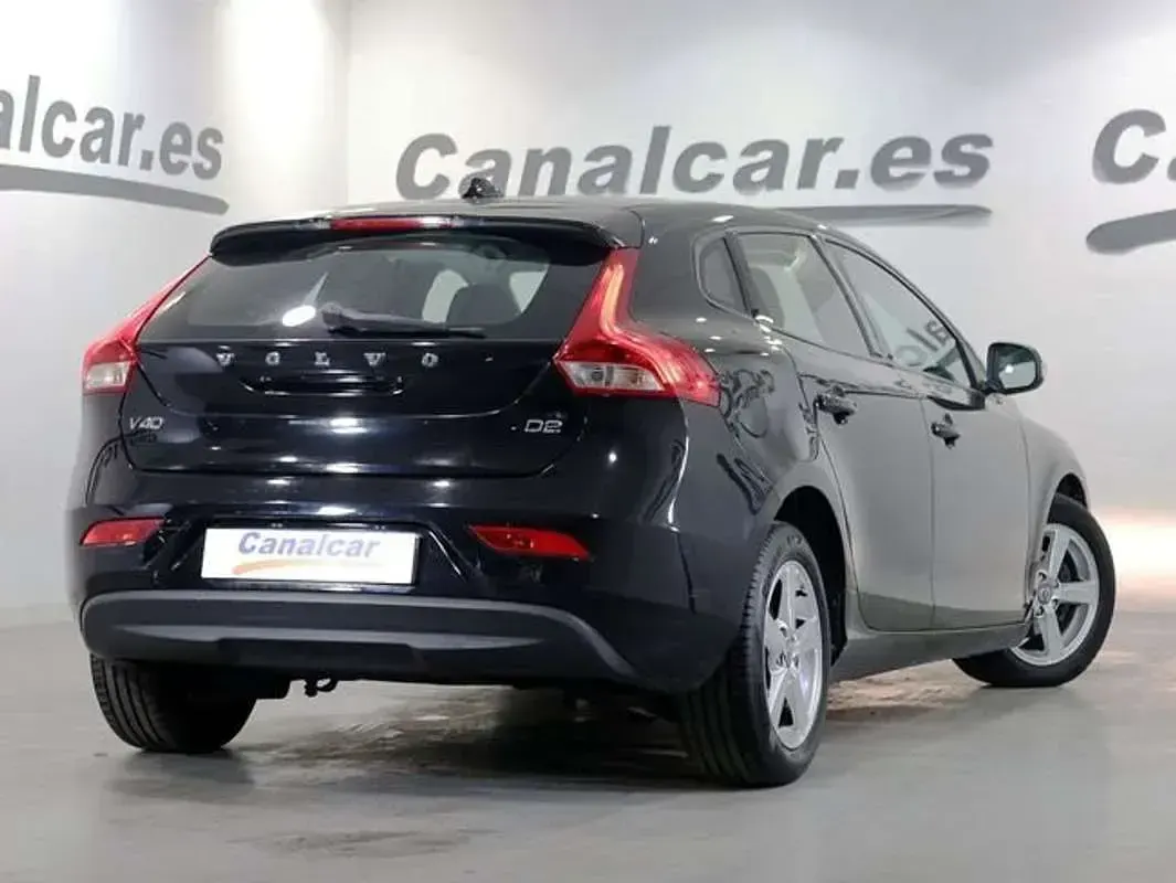 Usado Volvo V40 Kinetic 114 CV (83 kW) 2013 Negro Utilitario