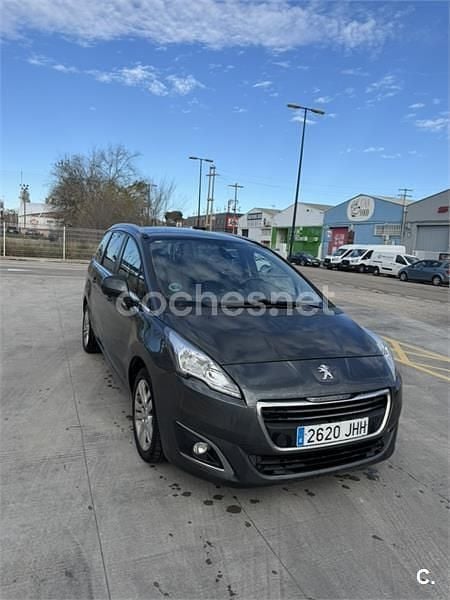 Negro Usado 2015 Peugeot 5008 Style Monovolumen | 8000 € (Precio justo) - Imagen 1/4