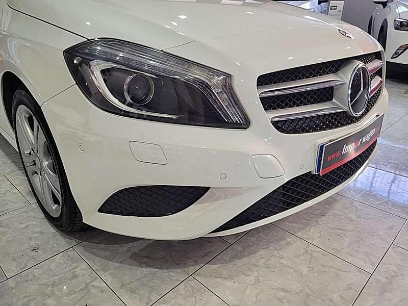 Usado Mercedes A200 Style 136 CV (100 kW) 2014 Blanco Utilitario