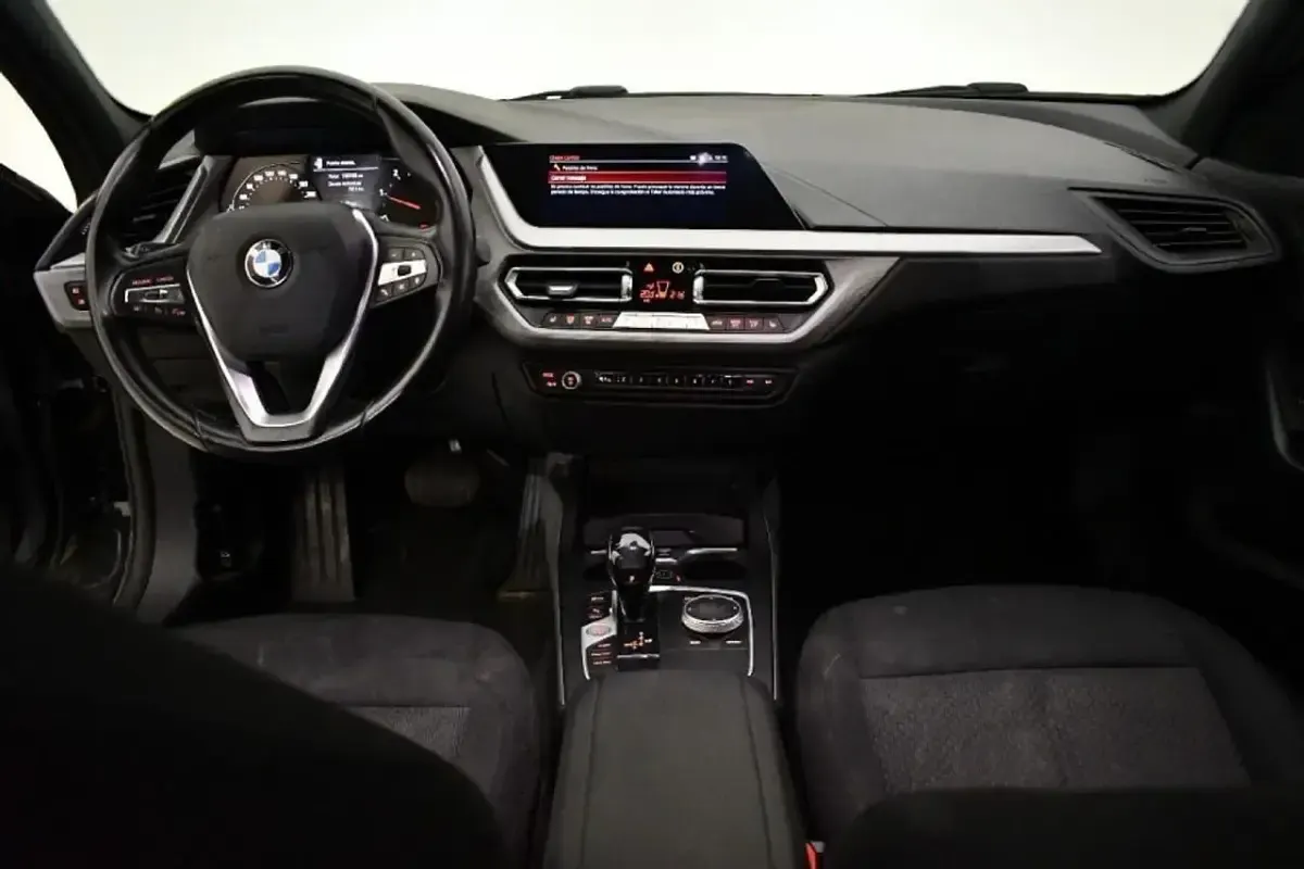 Usado BMW 116 Comfort Edition 116 CV (85 kW) 2021 Gris Utilitario
