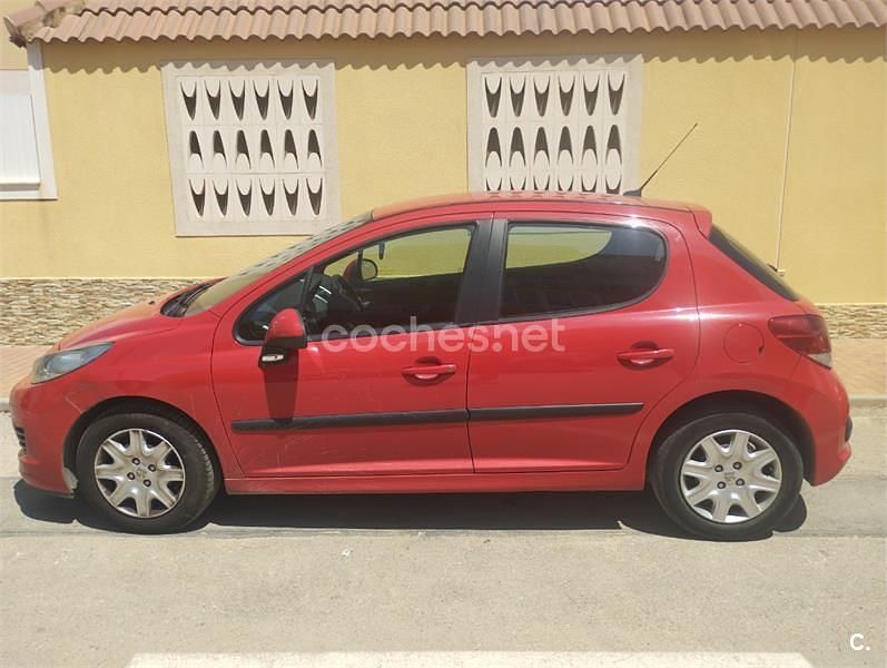 Usado Peugeot 206 70 CV (51 kW) 2009 Rojo Berlina