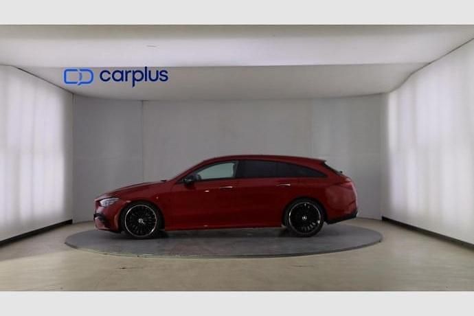 Usado Mercedes CLA200 Shooting Brake 150 CV (110 kW) 2025 Rojo Familiar