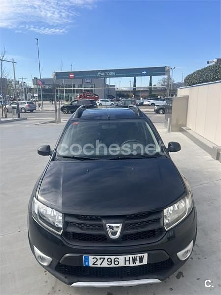 Usado Dacia Sandero Stepway 90 HP (66 kW) 2014 Preto Sedan