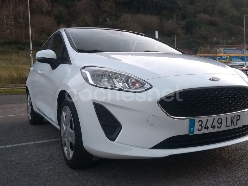 Usado Ford Fiesta Trend 85 CV (62 kW) 2011 Blanco Utilitario