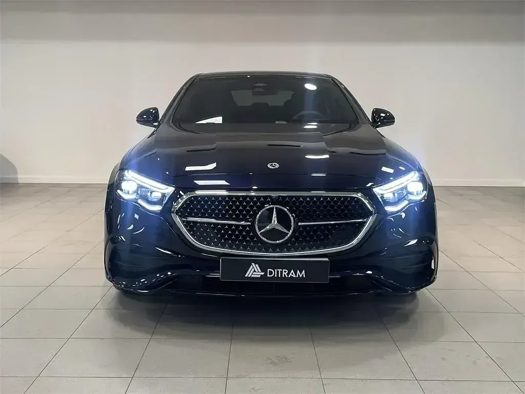 Nuevo Mercedes E300 313 CV (230 kW) 2026 Azul Berlina
