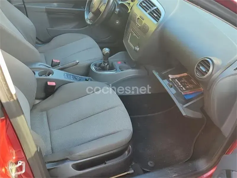 Käytetty Seat Leon Stylance 105 HP (77 kW) 2006 Punainen Viistoperä