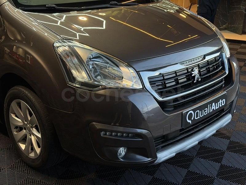 Usado Peugeot Partner Tepee Style 100 CV (73 kW) 2017 Gris / plata Monovolumen