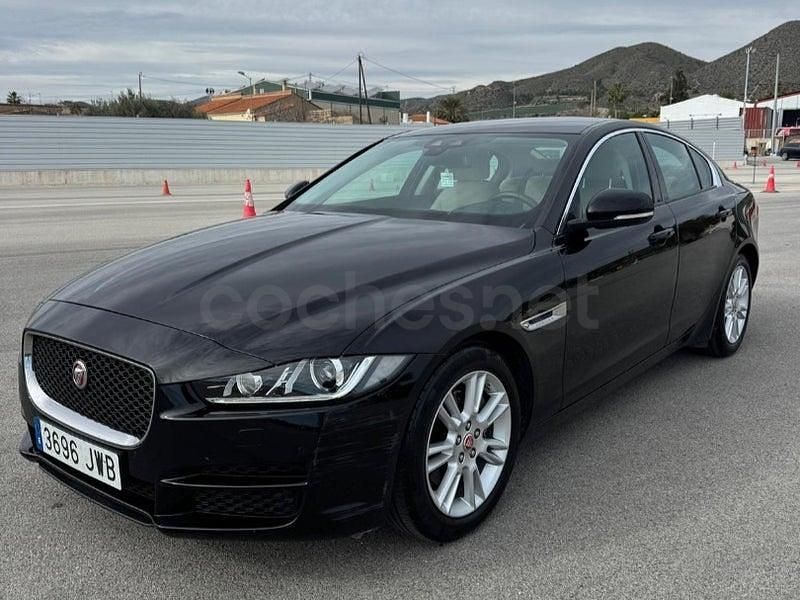 Usado Jaguar XE Pure 180 CV (132 kW) 2017 Negro Berlina