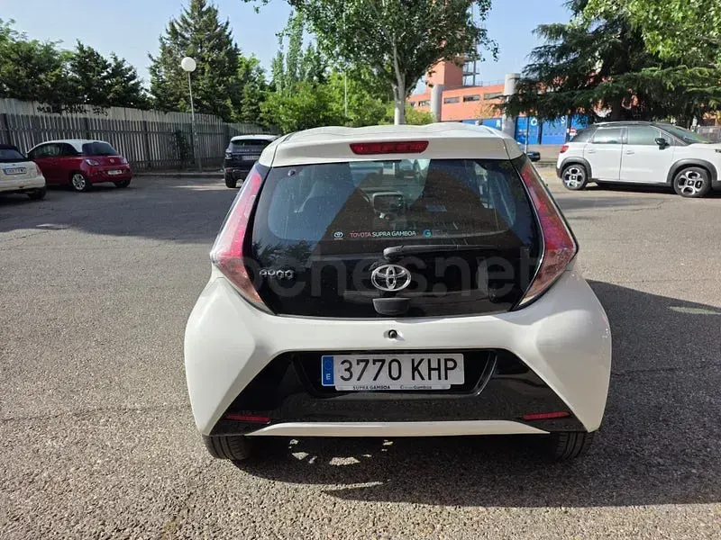 Usado Toyota Aygo X-cite 72 CV (52 kW) 2018 Blanco Utilitario