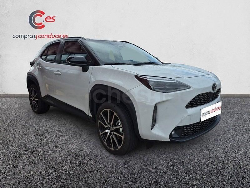 Usado Toyota Yaris Cross Sport 130 CV (95 kW) 2025 Gris / plata SUV
