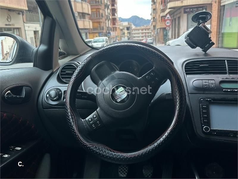 Usado Seat Altea 105 CV (77 kW) 2005 Negro Berlina