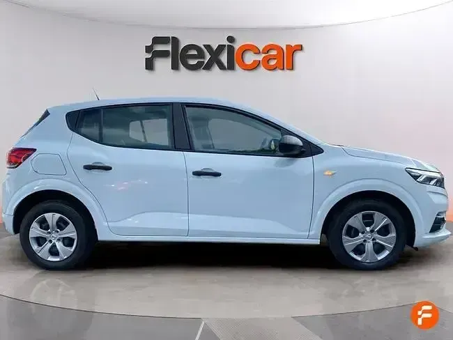 Usado Dacia Sandero Comfort 90 CV (66 kW) 2021 Blanco Berlina
