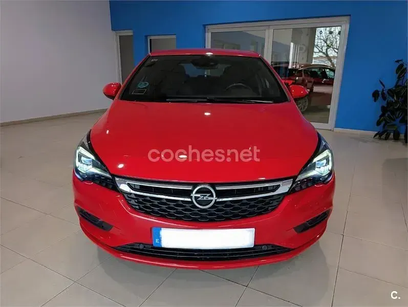 Usado Opel Astra Dynamic 136 CV (100 kW) 2019 Rojo Berlina