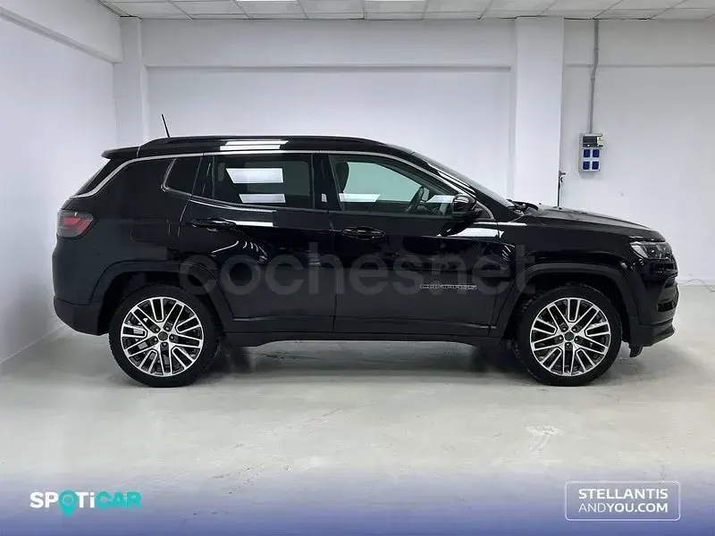 Usado Jeep Compass Limited 130 CV (95 kW) 2022 Negro SUV