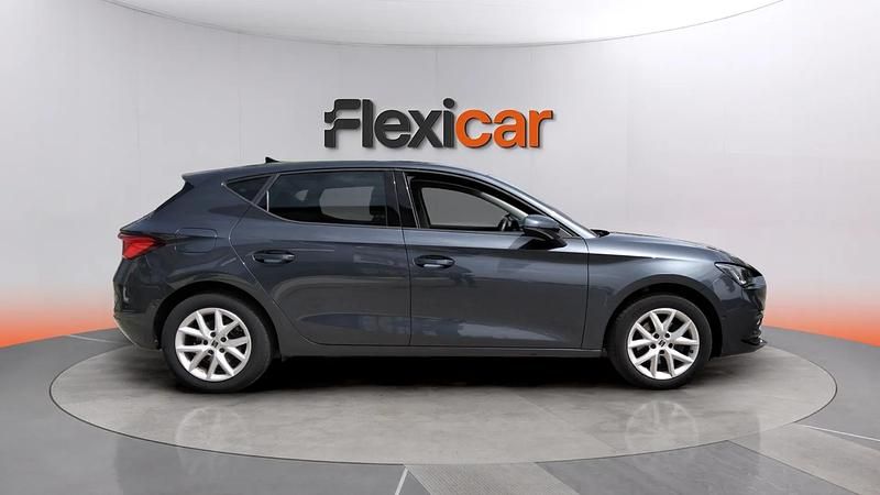 Usado Seat Leon Style 131 CV (96 kW) 2023 Gris Berlina