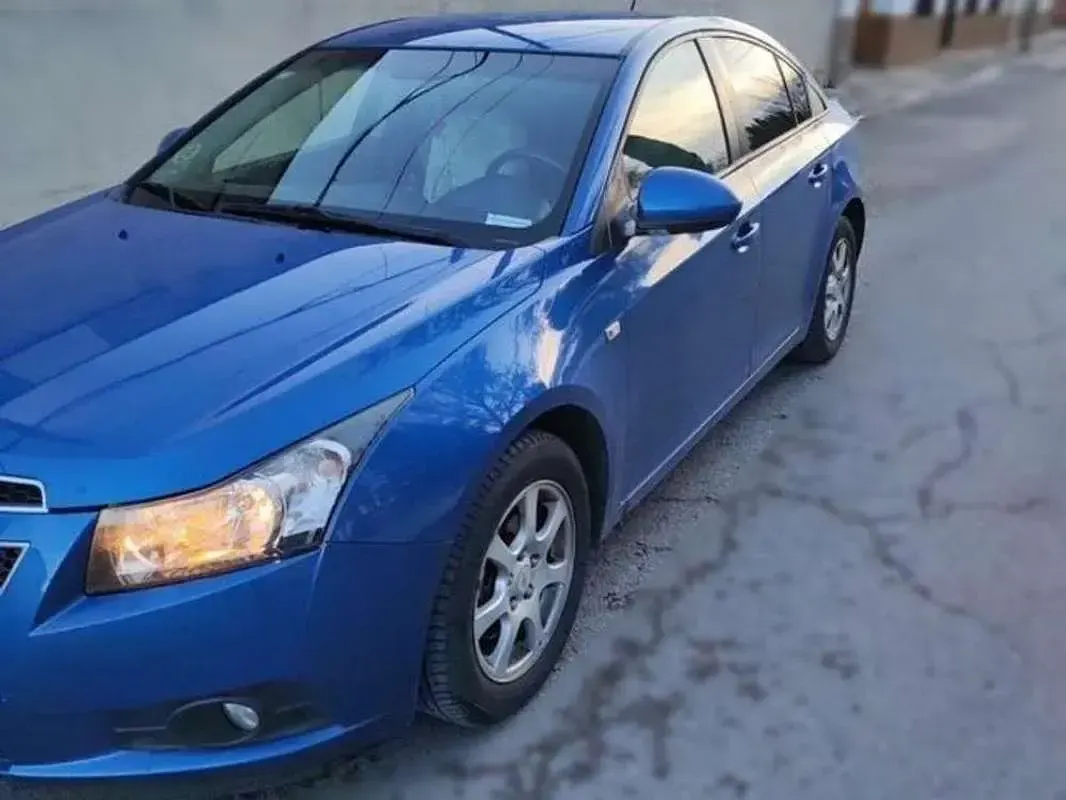 Usado Chevrolet Cruze LT 163 CV (119 kW) 2011 Azul Utilitario