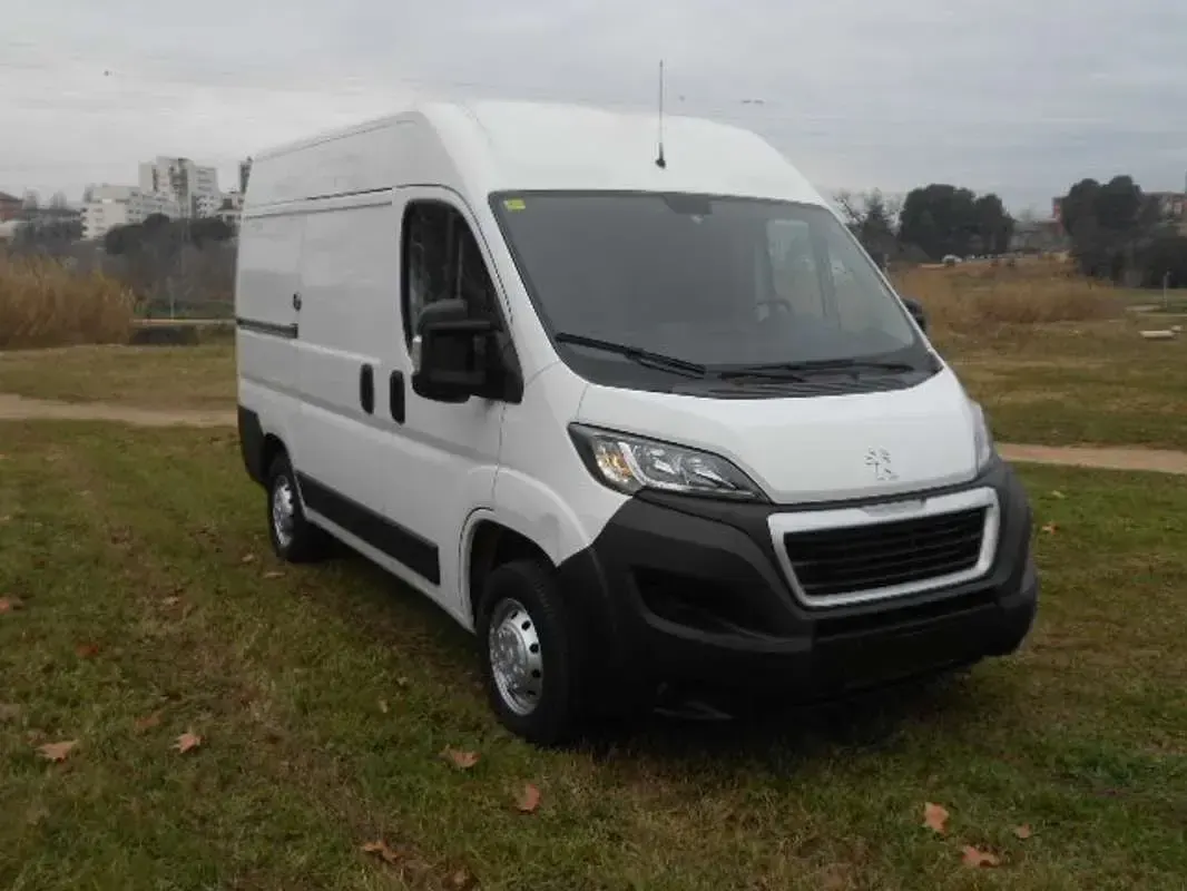 Usado Peugeot Boxer 110 CV (80 kW) 2018 Blanco Van
