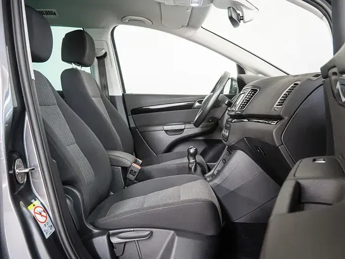 Usado Seat Alhambra Style 150 CV (110 kW) 2022 Gris