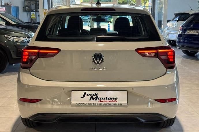 Usado VW Polo Advance 95 CV (69 kW) 2022 Gris Utilitario