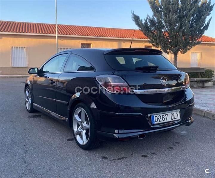 Usado Opel Astra GTC Sport 150 CV (110 kW) 2005 Negro Berlina