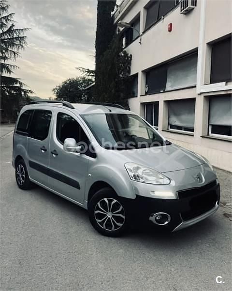 Usado Peugeot Partner Tepee Outdoor 92 CV (67 kW) 2013 Gris / plata Monovolumen