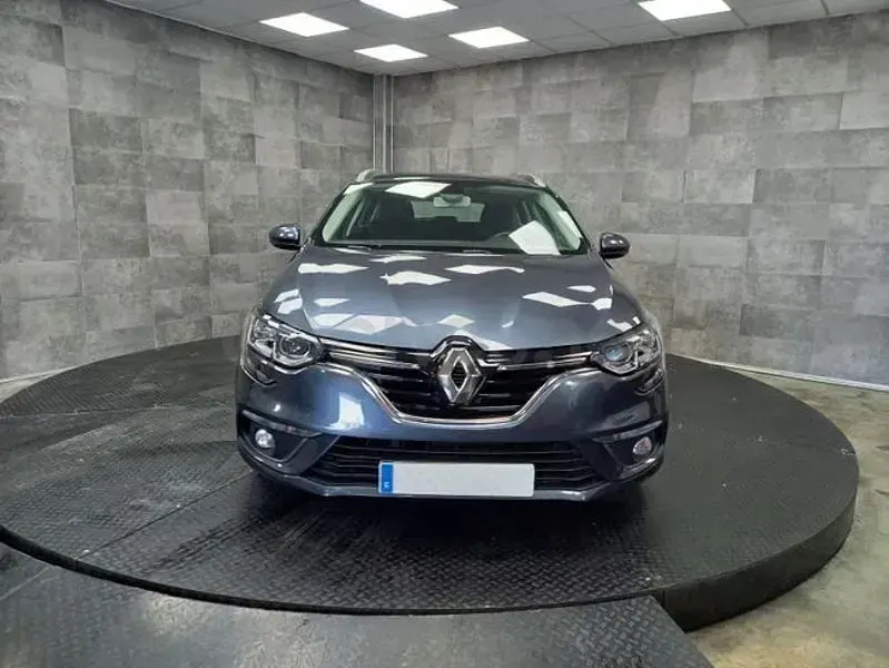 Usado Renault Mégane GrandTour Intens 115 CV (84 kW) 2020 Gris / plata Familiar