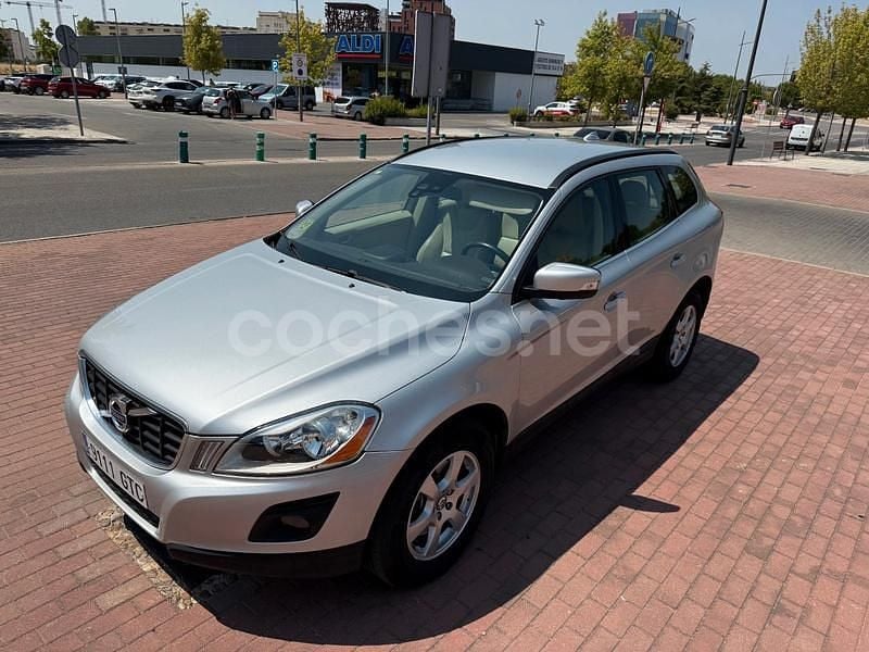 Gris / plata Usado 2011 Volvo XC60 Momentum SUV | 8300 € (Super precio) - Imagen 1/4