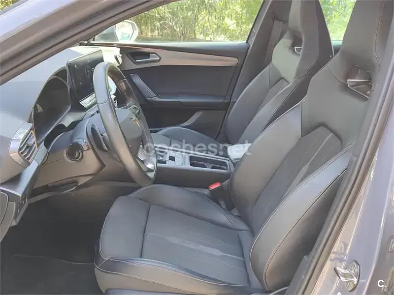 Usado Cupra Leon 245 CV (180 kW) 2020 Gris / plata Berlina