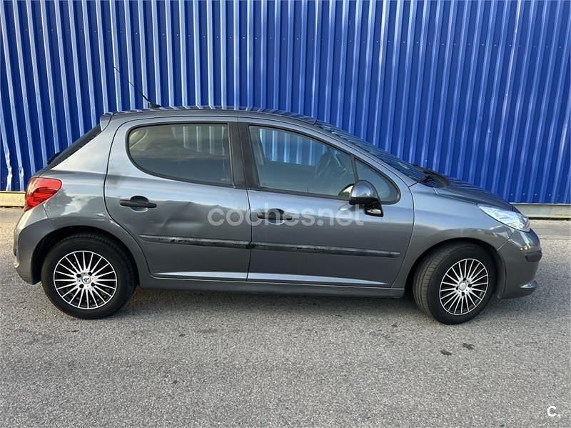 Usado Peugeot 207 70 CV (51 kW) 2009 Gris / plata Berlina