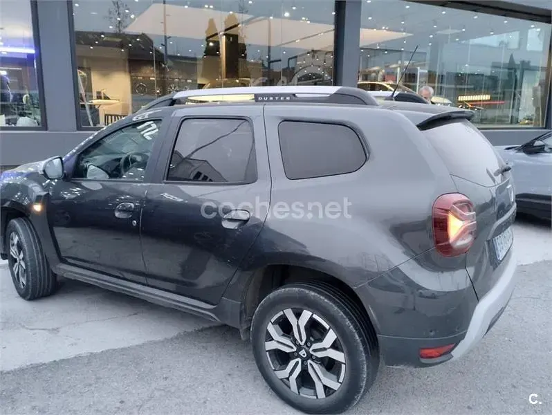 Usado Dacia Duster Prestige 150 CV (110 kW) 2021 Gris / plata SUV
