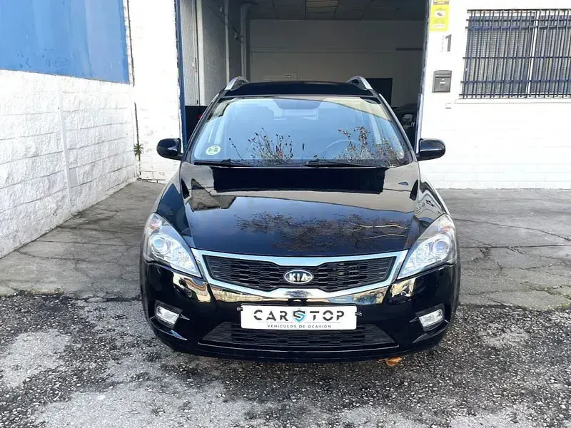 Usado Kia Ceed Active 115 CV (84 kW) 2010 Negro Utilitario
