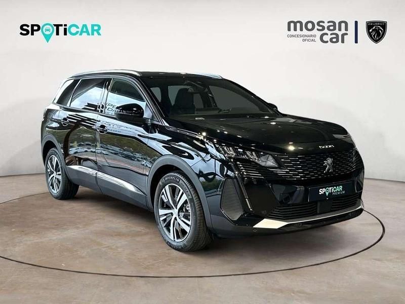 Usado Peugeot 5008 Allure 136 CV (100 kW) 2024 Negro Monovolumen