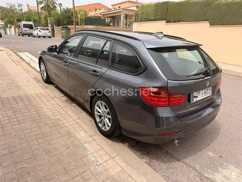 Usado BMW 318 143 CV (105 kW) 2013 Gris / plata Familiar