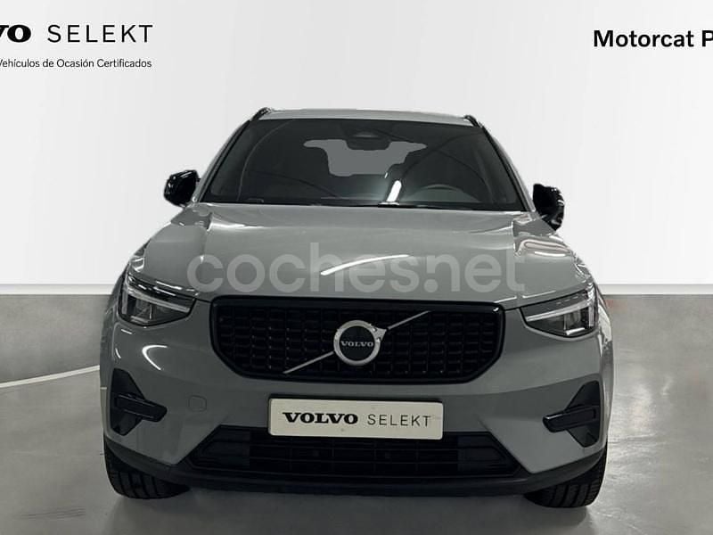 Usado Volvo XC40 Plus 163 CV (119 kW) 2024 Gris / plata SUV