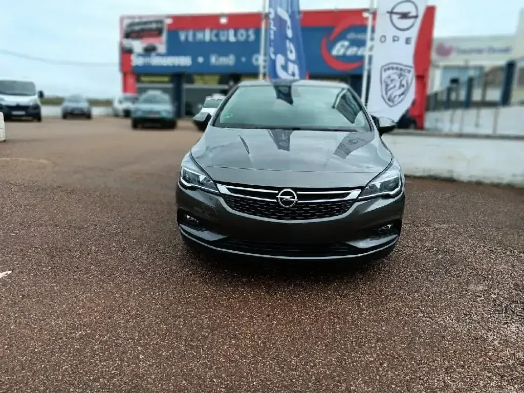 Usado Opel Astra S 110 CV (80 kW) 2019 Gris Utilitario